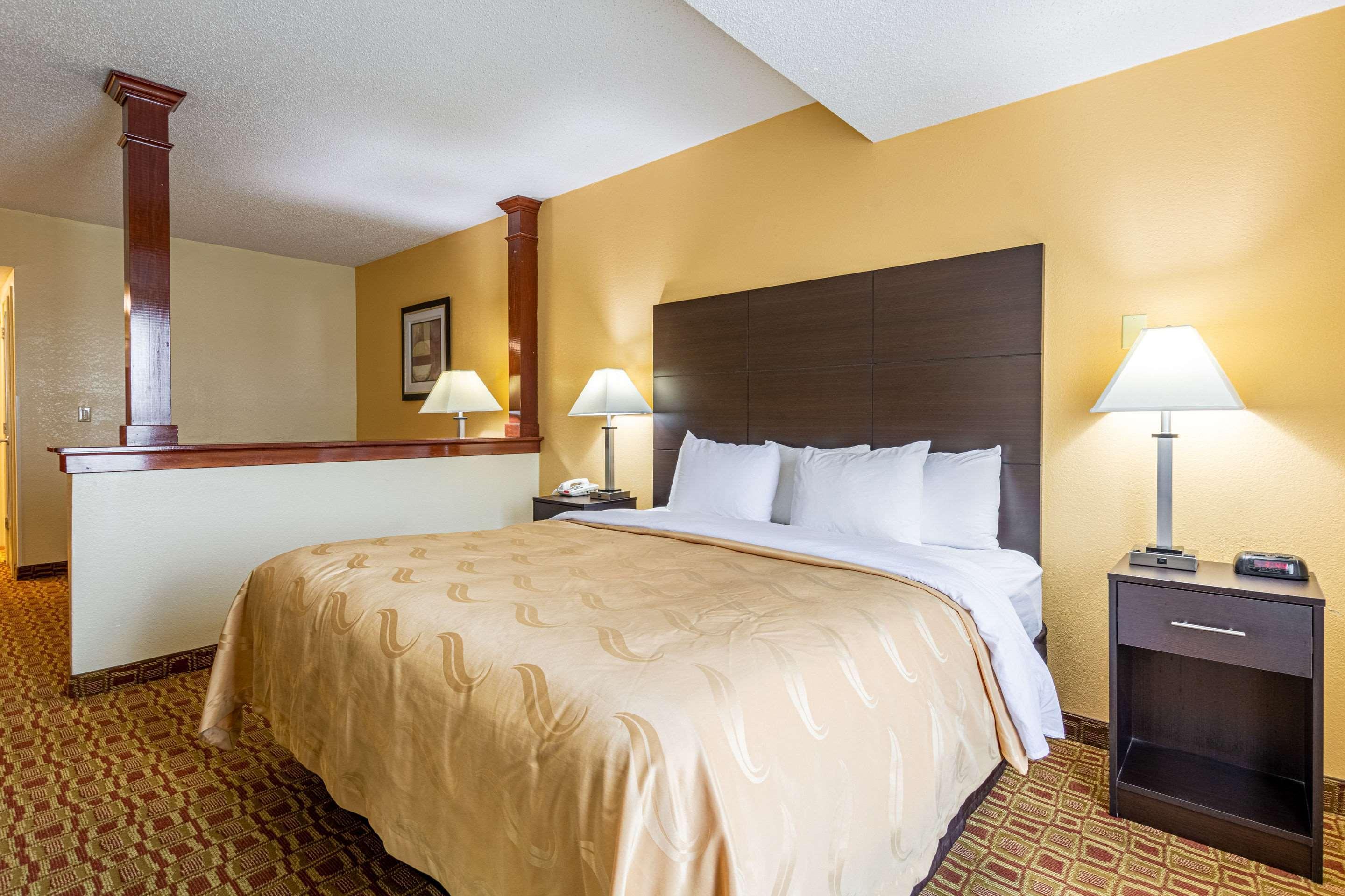 Quality Inn & Suites Sellersburg Exterior photo